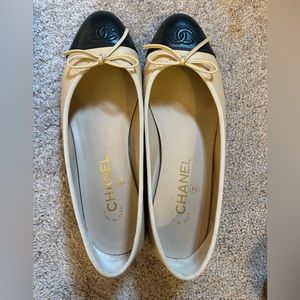 Chanel size 38 ballet flats. Gently worn condition.